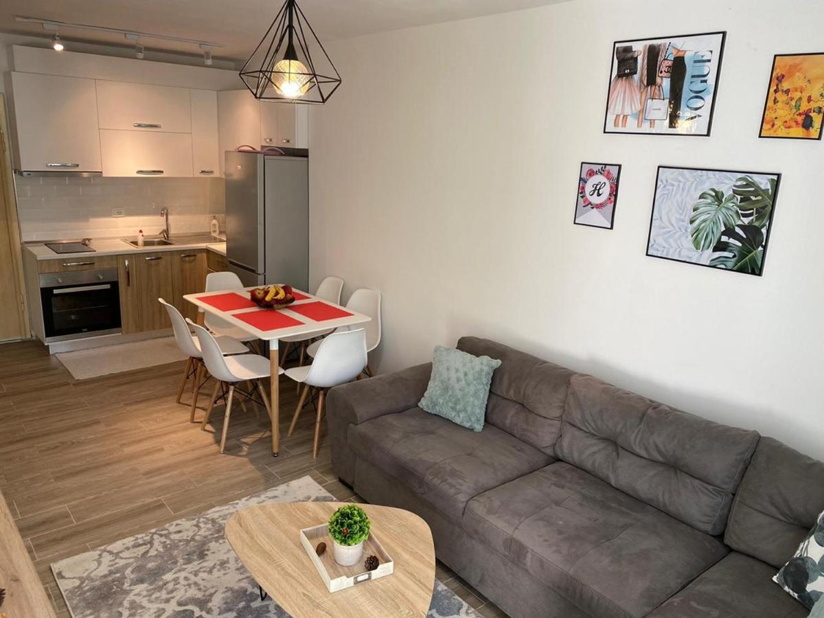 Heili'S Cozy Apartment Shëngjin Екстериор снимка